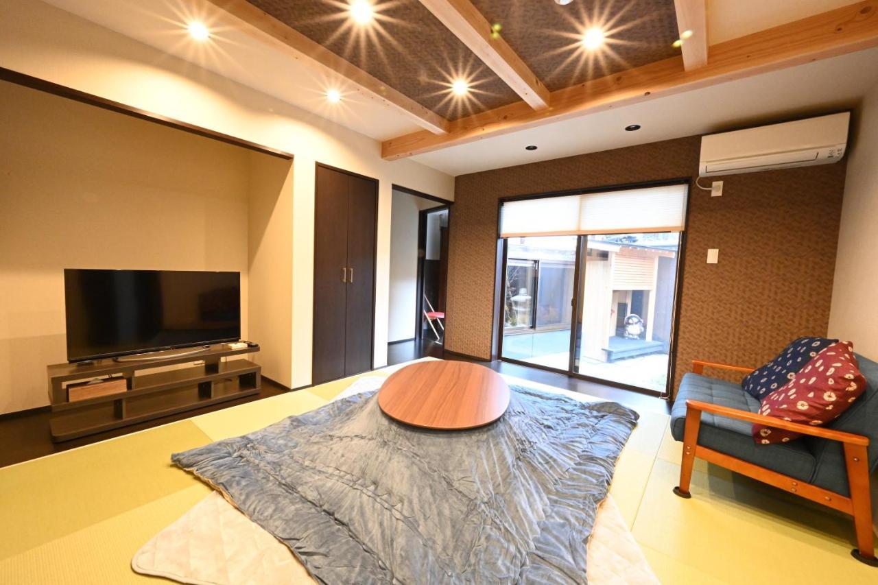 Manabi-Stay Takayama モダンな蔵ダイニングと半露天風呂付き古民家一棟貸切ホテル Экстерьер фото